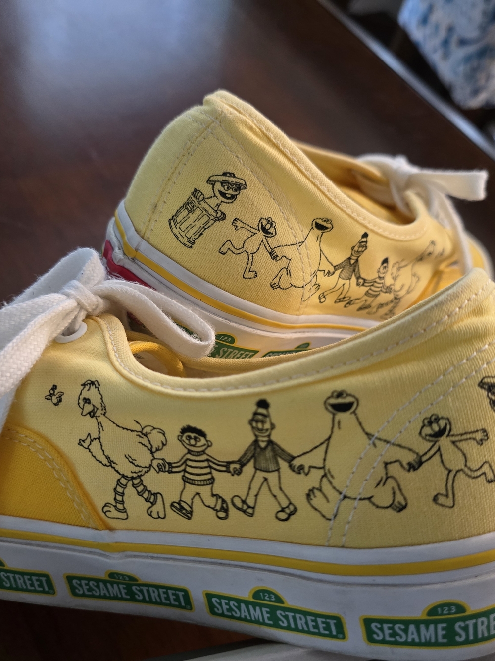 Women's Size 9 Vans SESAME STREET yellow Sunny Day Sneakers. SUPER CONDITION!!